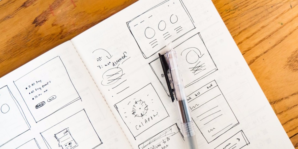 A pen with a notebook showing graphs of organization.